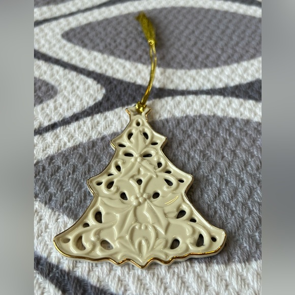 🎄Lenox Porcelain Christmas Tree Ornament. Pretty Holly Design. - Picture 4 of 6